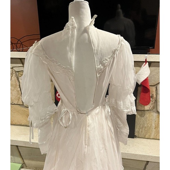 bridallure Women’s SZ 6. VTG White Pink Lace High Neck Long Sleeve Wedding Dress - Picture 7 of 16